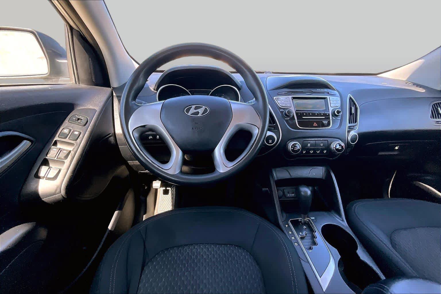 Used 2010 Hyundai Tucson GLS FWD image 5