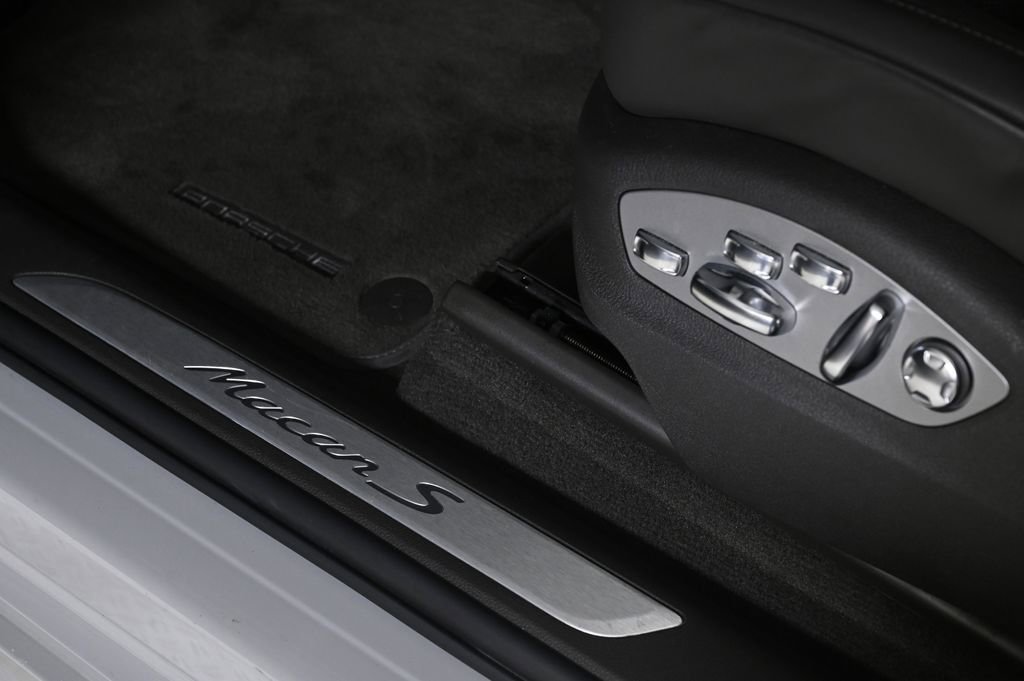 Used 2023 Porsche Macan S image 21