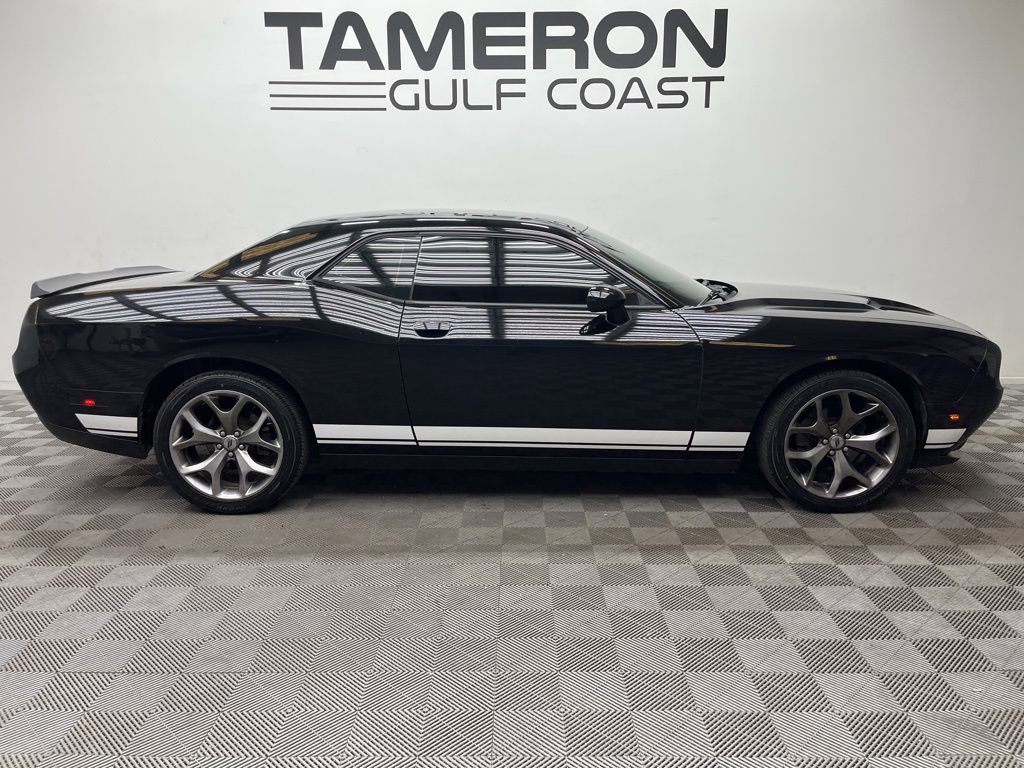 Used 2017 Dodge Challenger SXT image 4