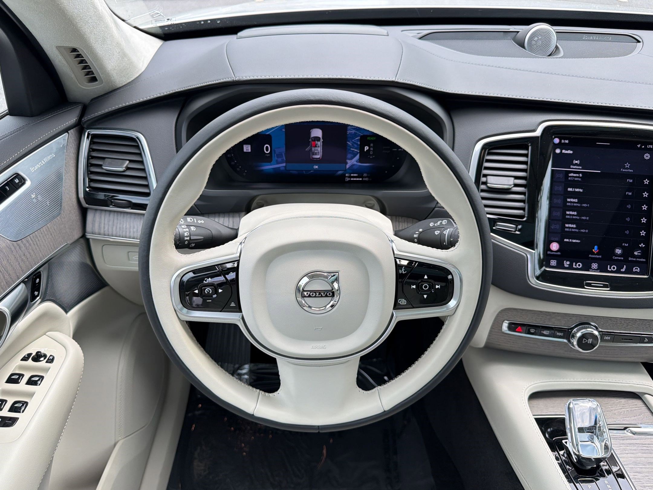 Certified 2023 Volvo XC90 T8 Ultimate w/ Lounge Package AWD/4WD image 26