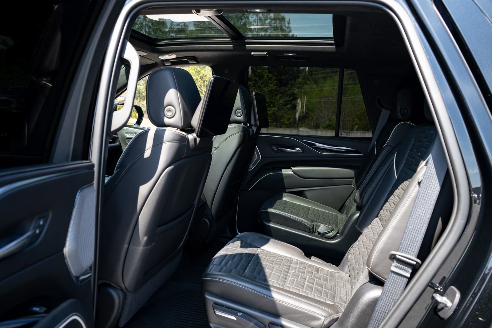 Used 2023 Cadillac Escalade V AWD/4WD image 36