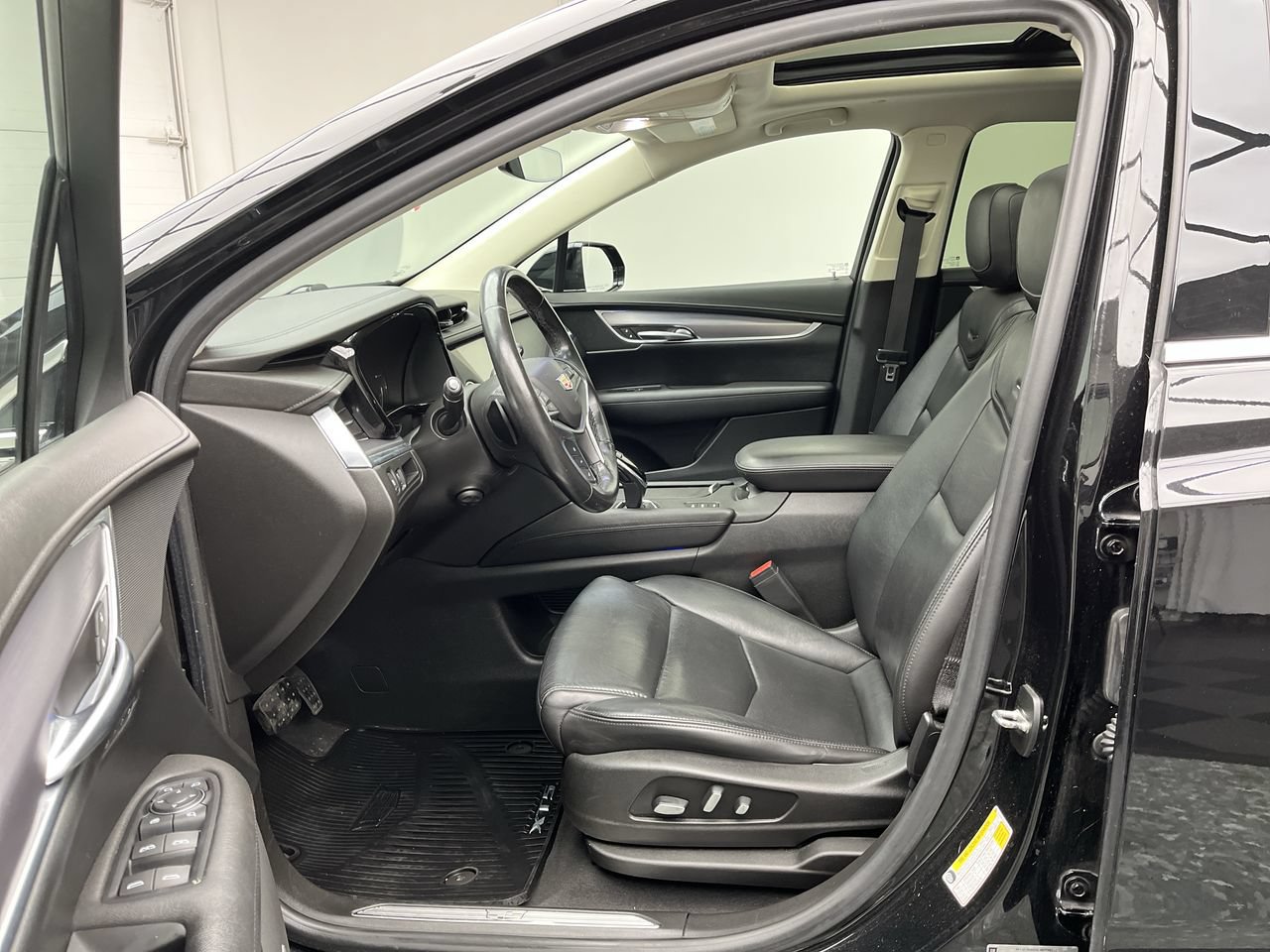 Certified 2018 Cadillac XT5 Premium Luxury AWD/4WD image 3