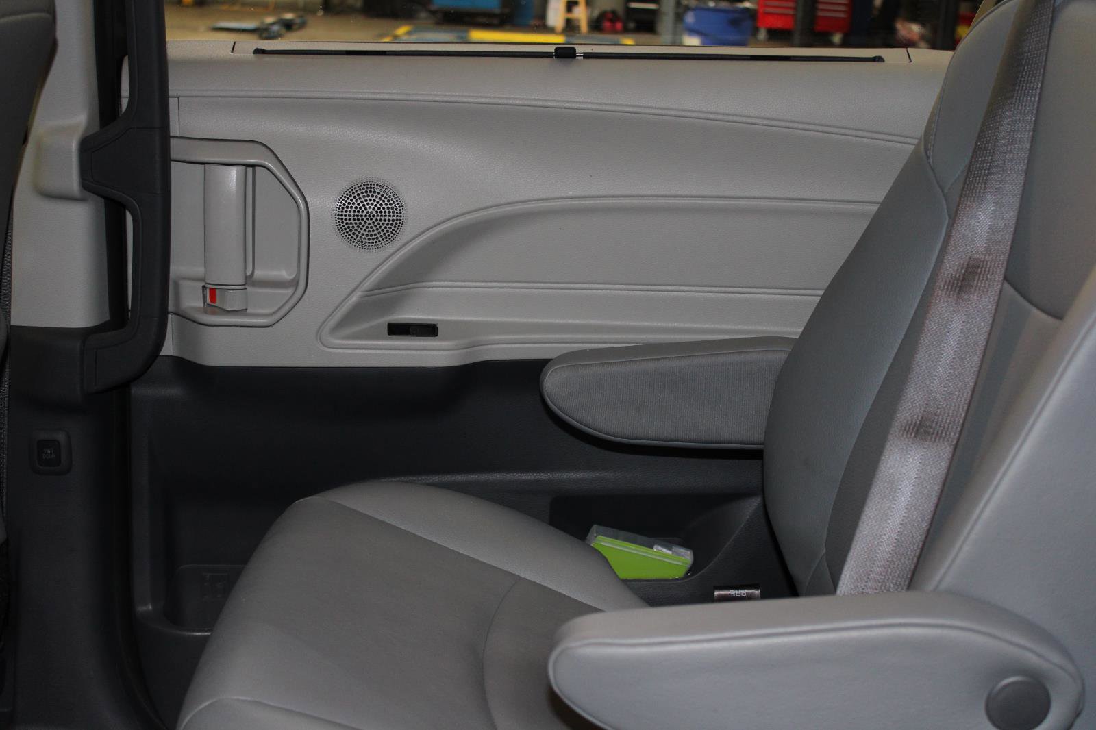 Used 2024 Toyota Sienna XLE AWD/4WD image 34