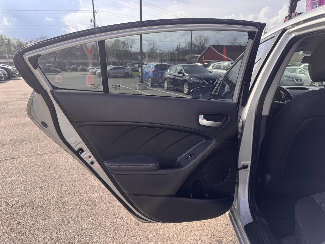 Used 2017 Kia Forte LX image 15