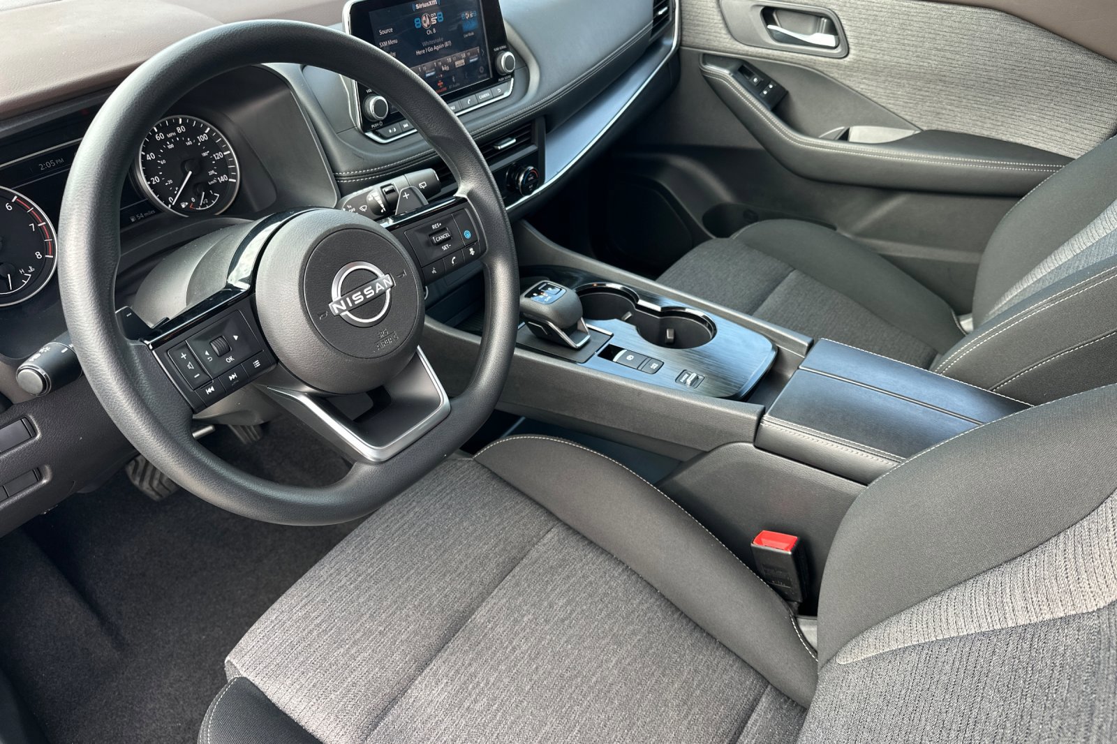 Used 2023 Nissan Rogue SV image 10