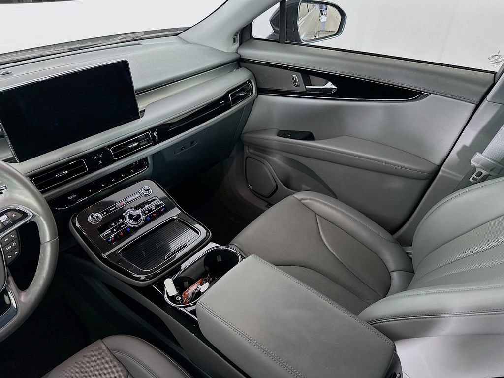 Used 2023 Lincoln Nautilus Reserve AWD/4WD image 32