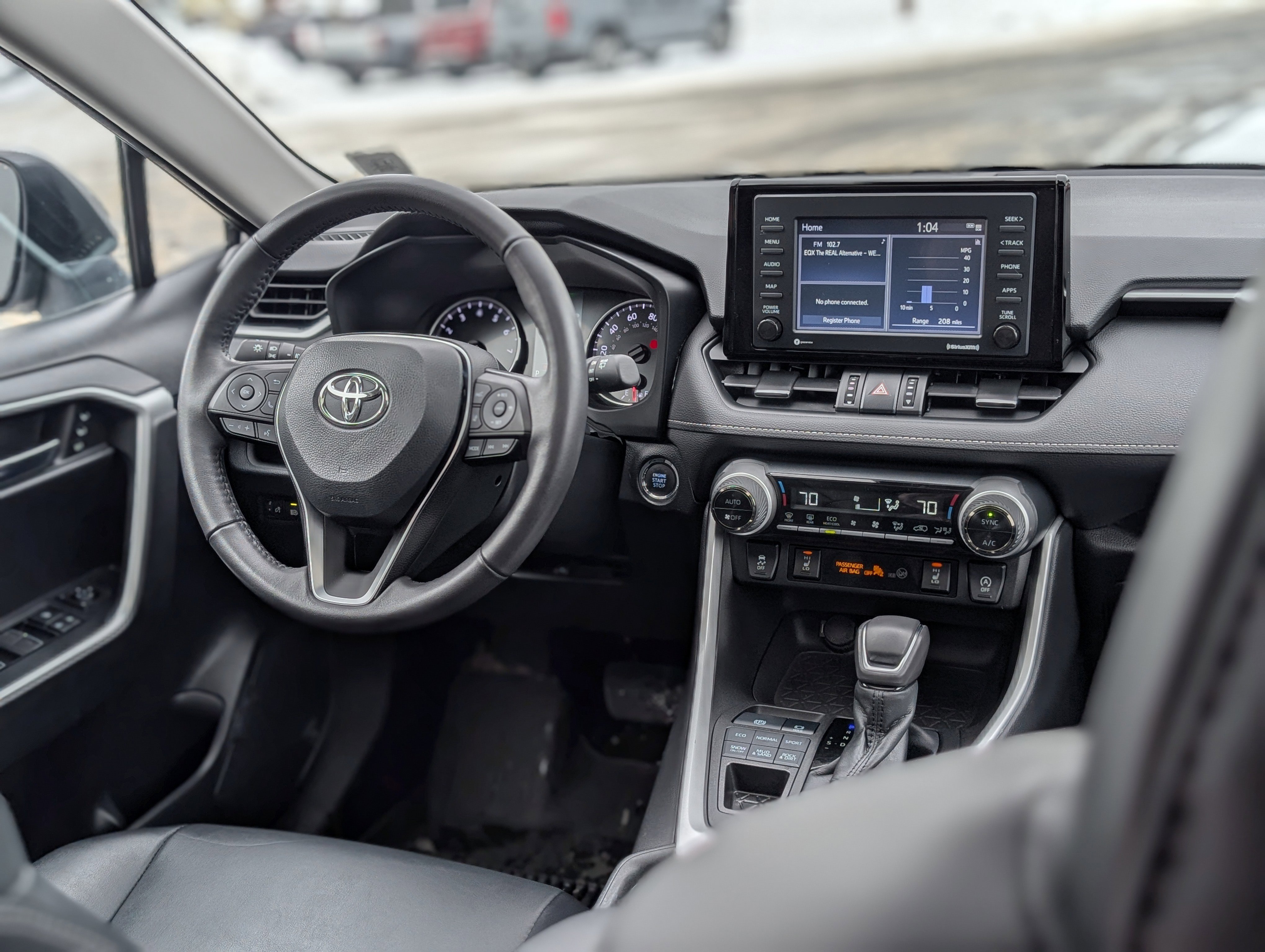 Used 2022 Toyota RAV4 XLE Premium image 16