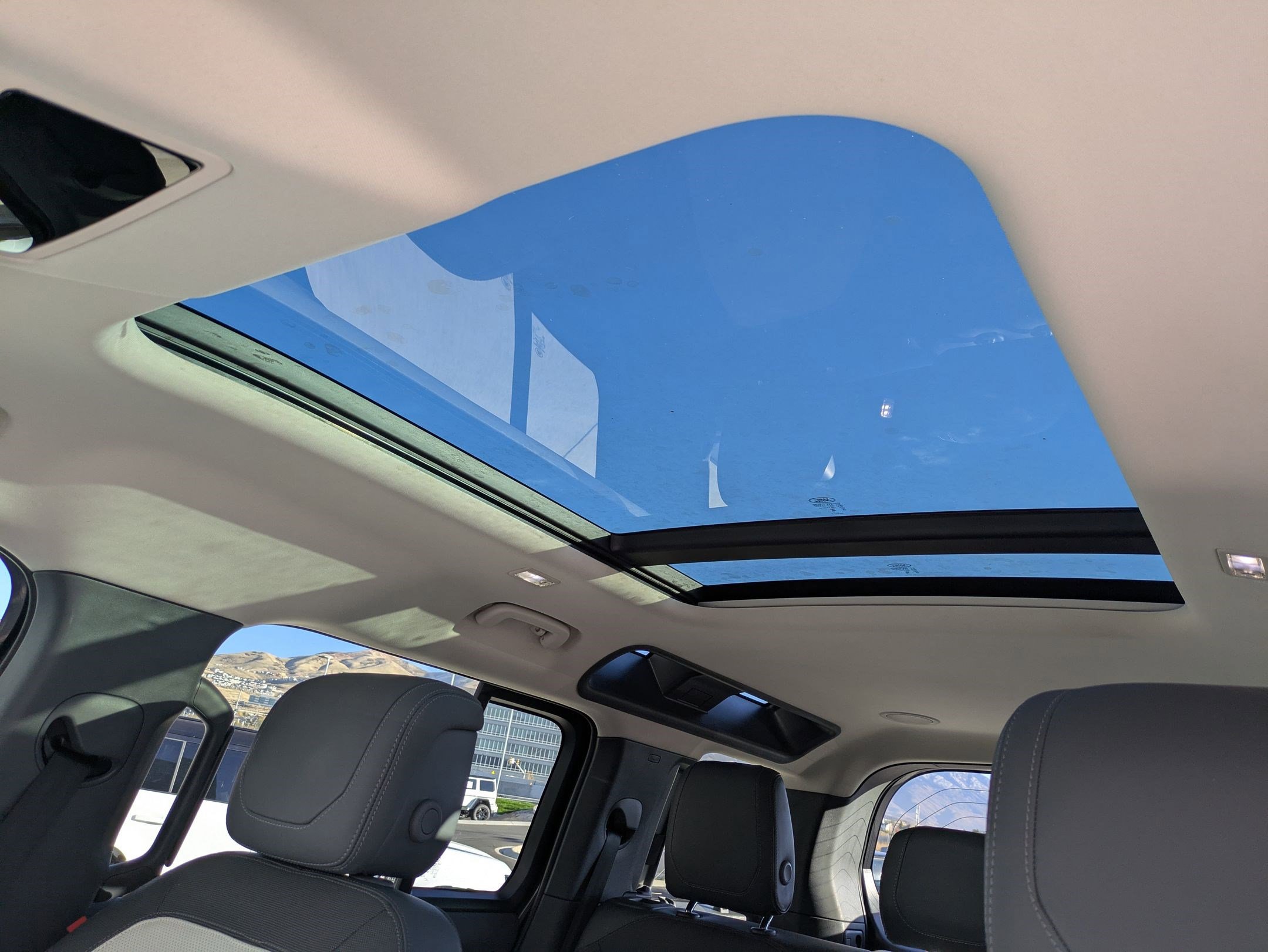 Used 2024 Land Rover Defender 110 X-Dynamic SE image 23