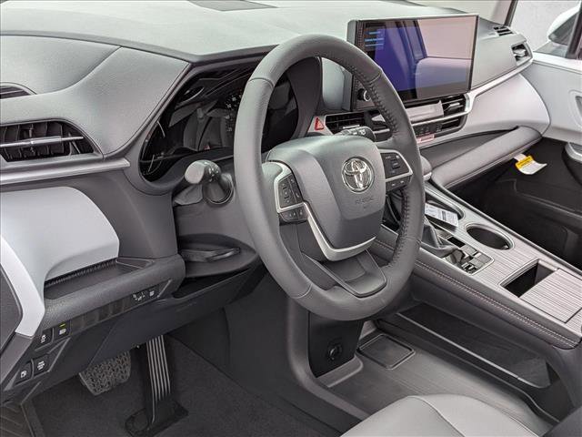 New 2026 Toyota Sienna XLE video 3