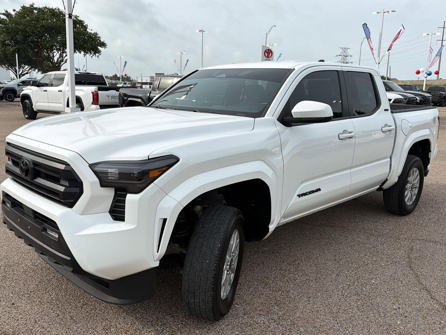 Used 2024 Toyota Tacoma SR5 AWD/4WD image 7