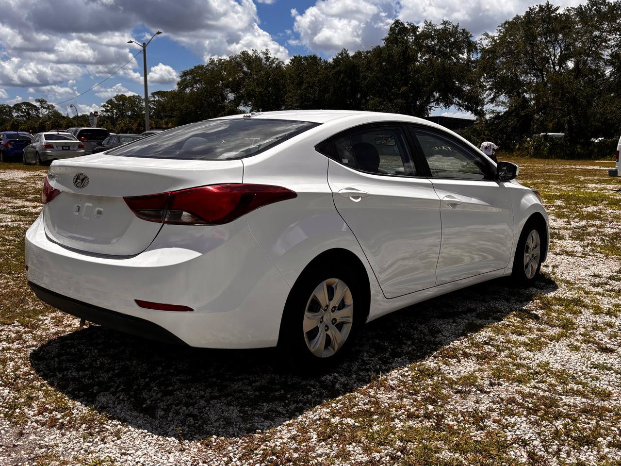 Used 2016 Hyundai Elantra SE FWD image 5