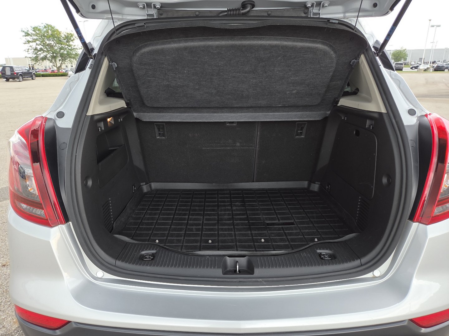 Used 2017 Buick Encore Essence FWD image 18