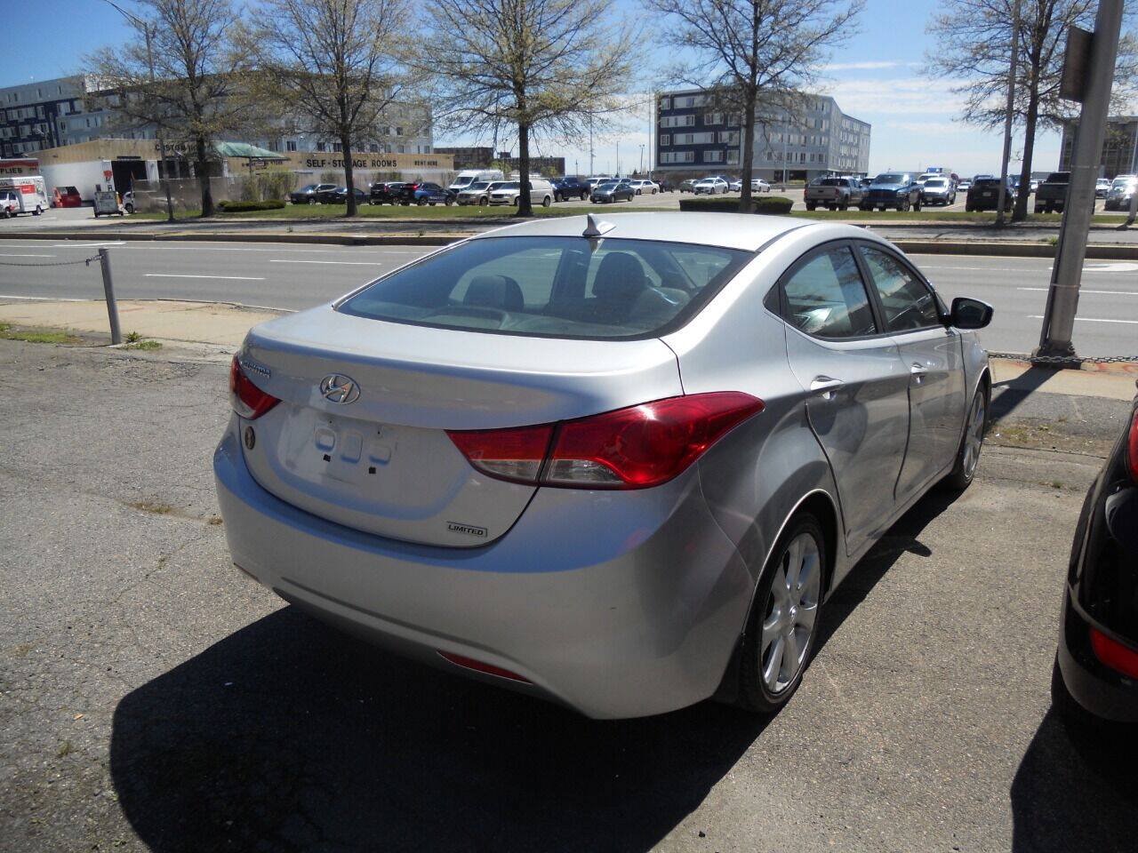 Used 2013 Hyundai Elantra Limited FWD image 4