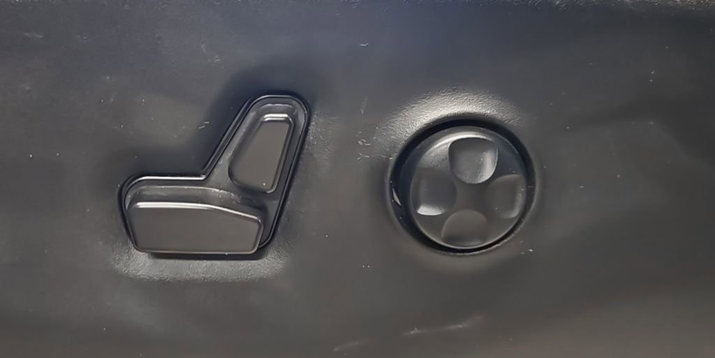 Used 2023 Chrysler Pacifica Touring-L image 27