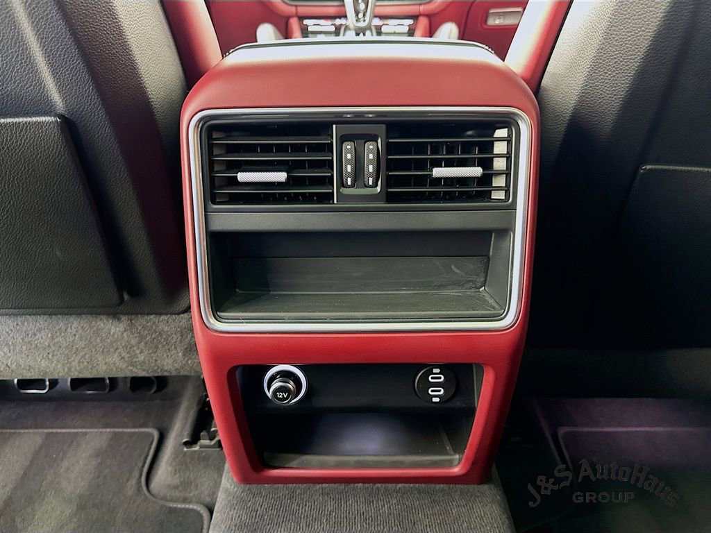 Used 2022 Porsche Cayenne GTS AWD/4WD image 32