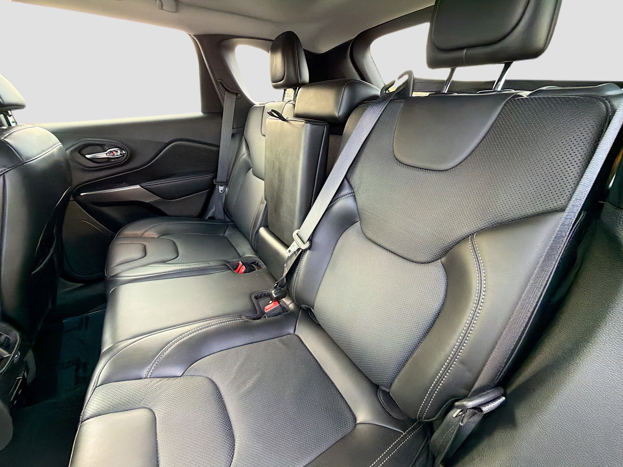 Used 2020 Jeep Cherokee Limited FWD image 20