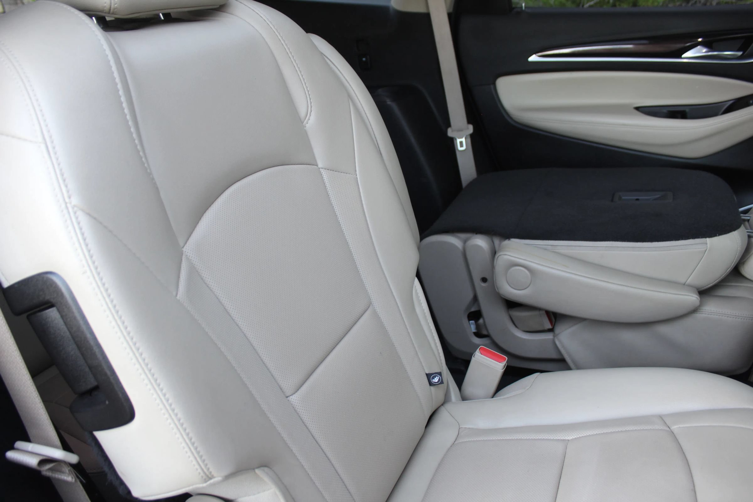 Used 2019 Buick Enclave Essence AWD/4WD image 16