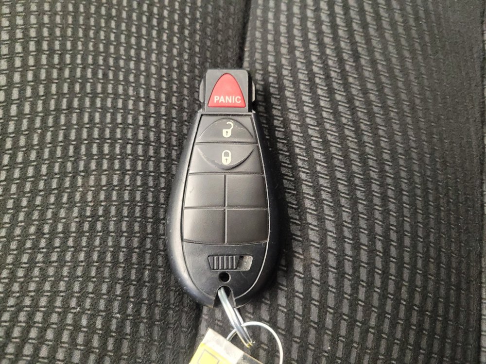 Used 2020 Dodge Grand Caravan SE image 32