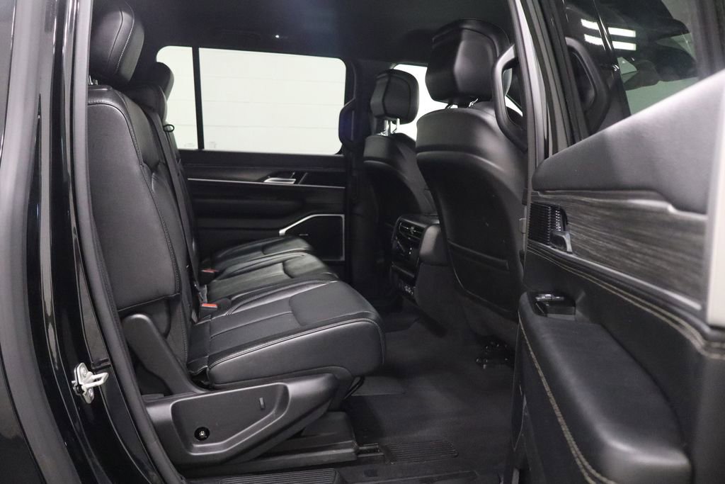 Used 2024 Jeep Wagoneer L Series II w/ Flexible Seating Group image 18