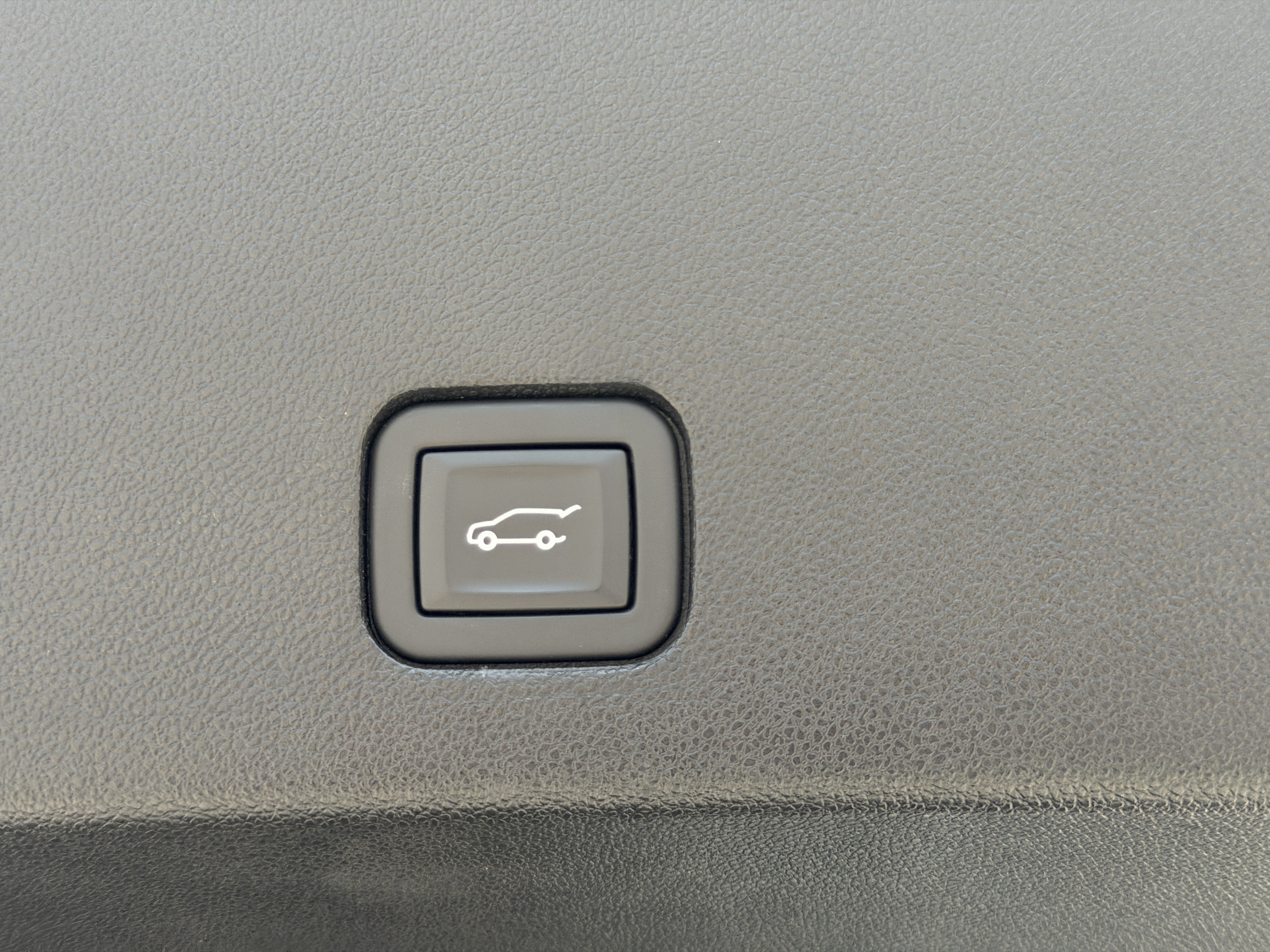 Certified 2023 Cadillac XT6 Premium Luxury w/ Platinum Package FWD image 11