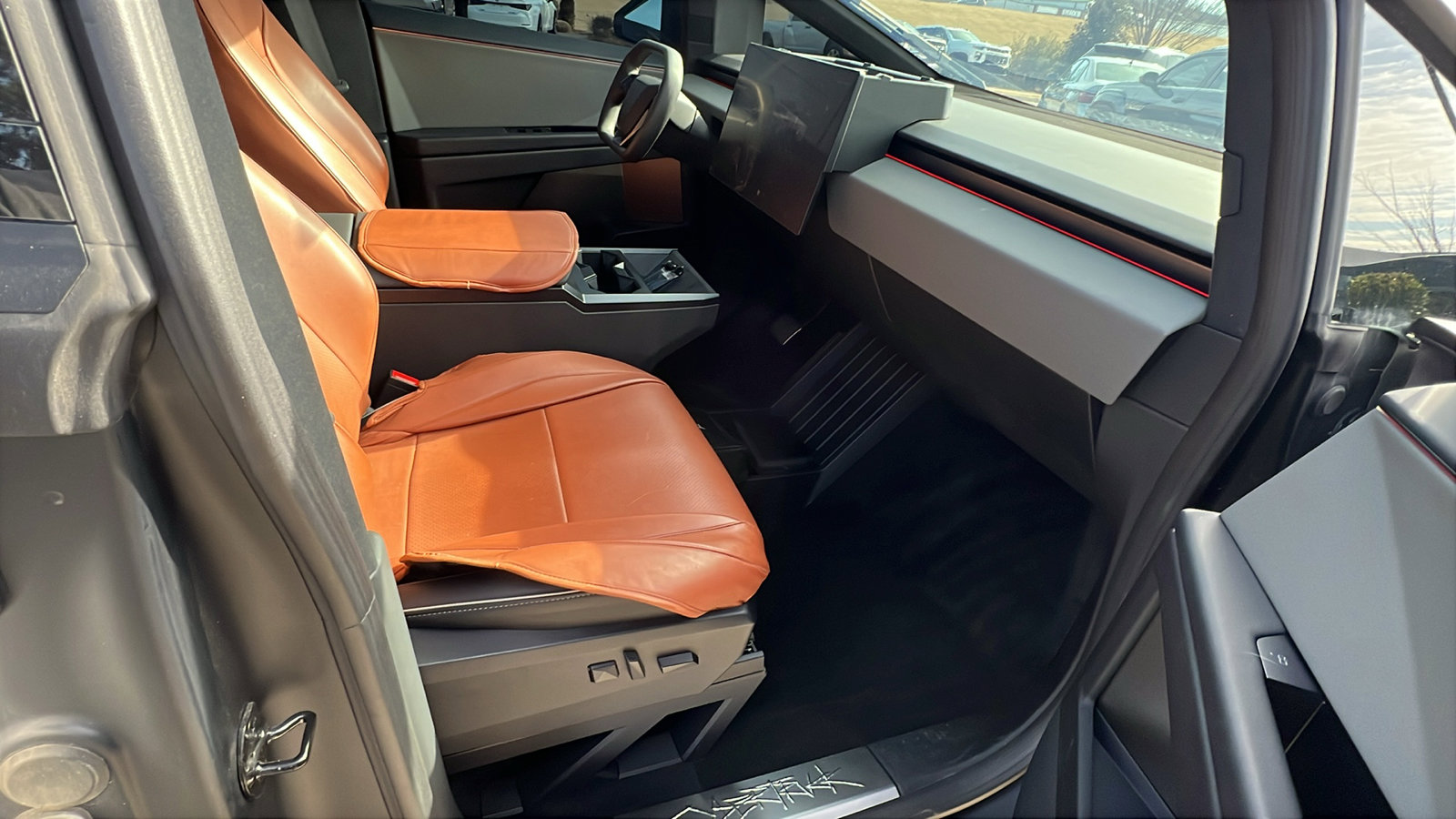 Used 2025 Tesla Cybertruck AWD Crew Cab image 19