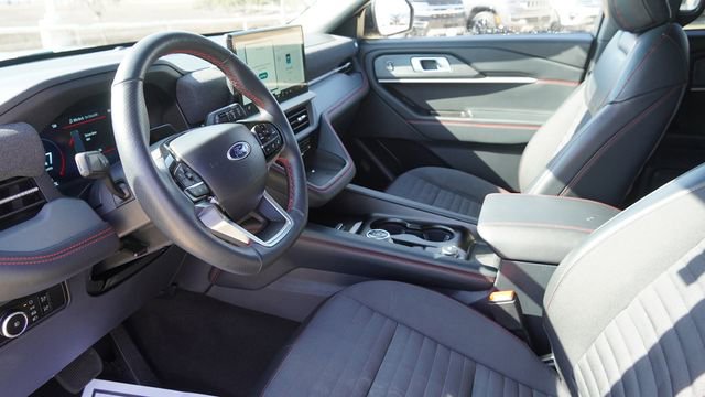 Used 2025 Ford Explorer ST-Line image 19