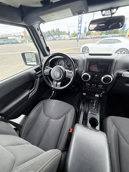 Used 2018 Jeep Wrangler Unlimited Sahara AWD/4WD image 18