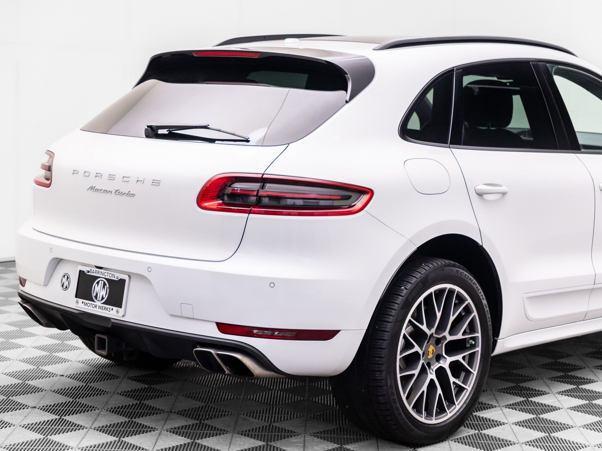 Used 2015 Porsche Macan Turbo AWD/4WD image 35