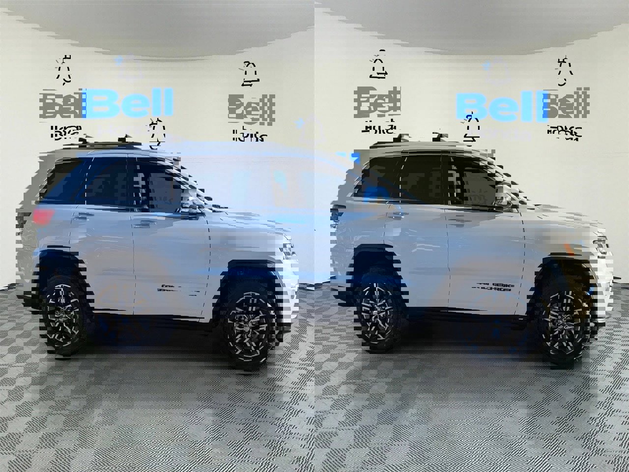 Used 2018 Jeep Grand Cherokee Limited image 6