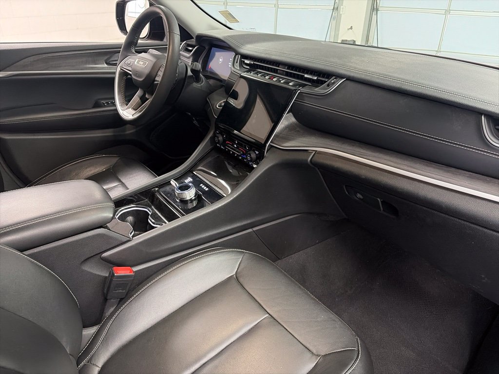 Used 2023 Jeep Grand Cherokee Limited AWD/4WD image 4