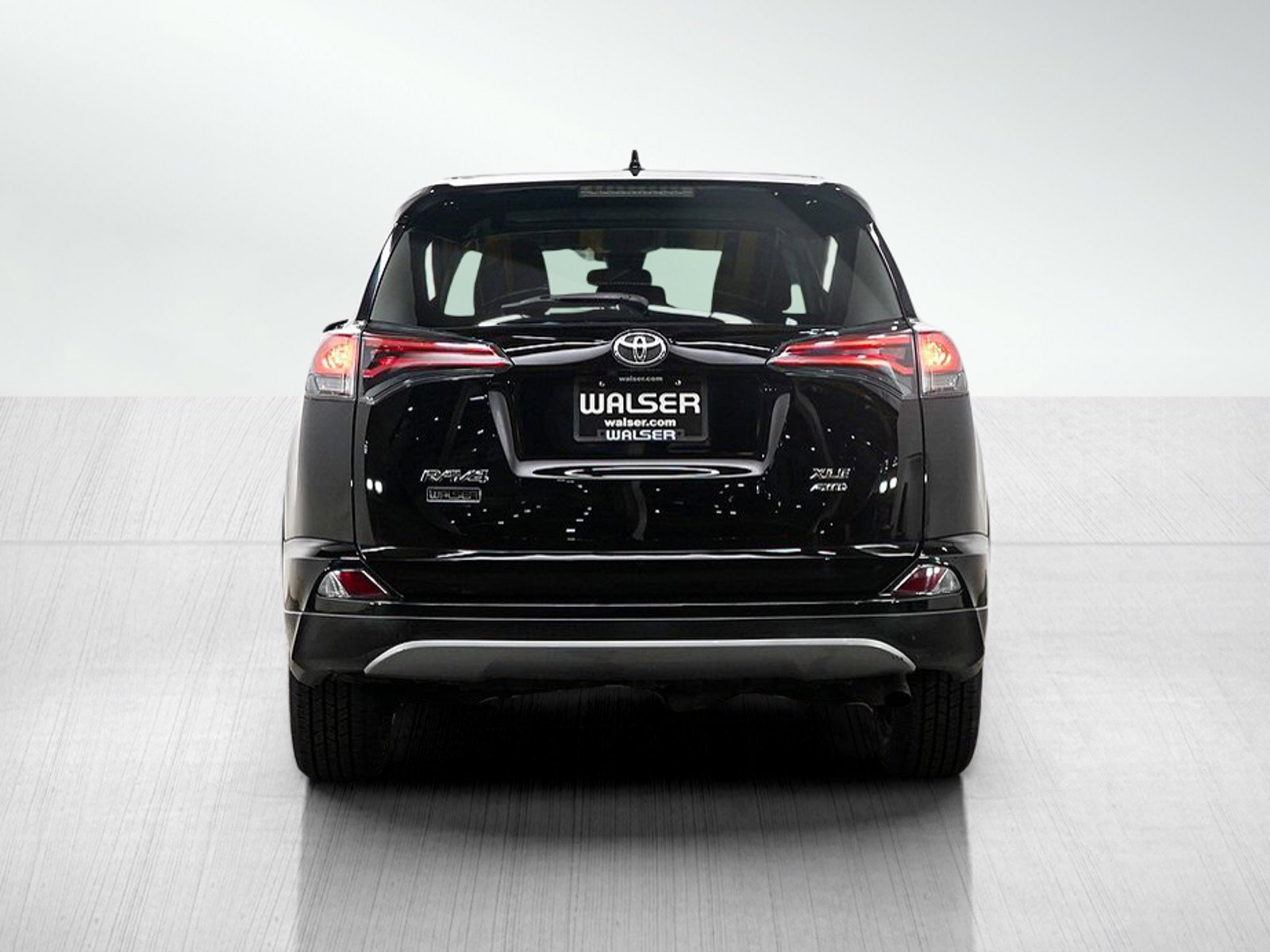 Used 2018 Toyota RAV4 XLE AWD/4WD image 4