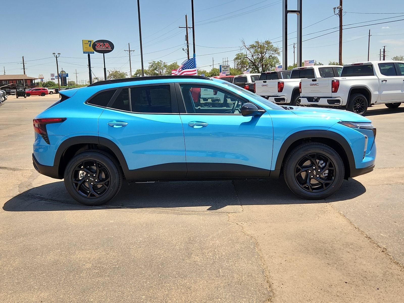 New 2026 Chevrolet Trax LT w/ Midnight Edition FWD image 5