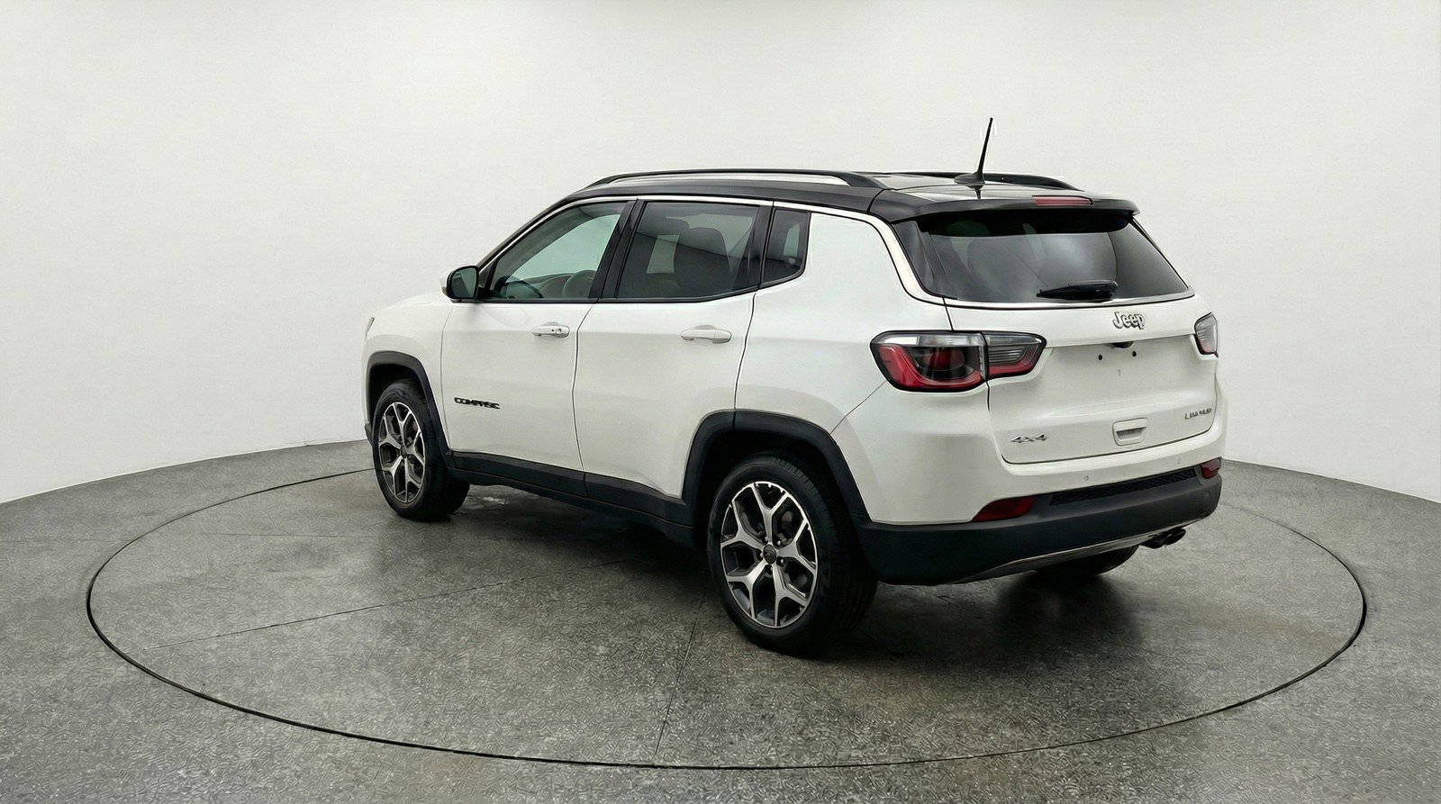 Used 2025 Jeep Compass Limited image 6