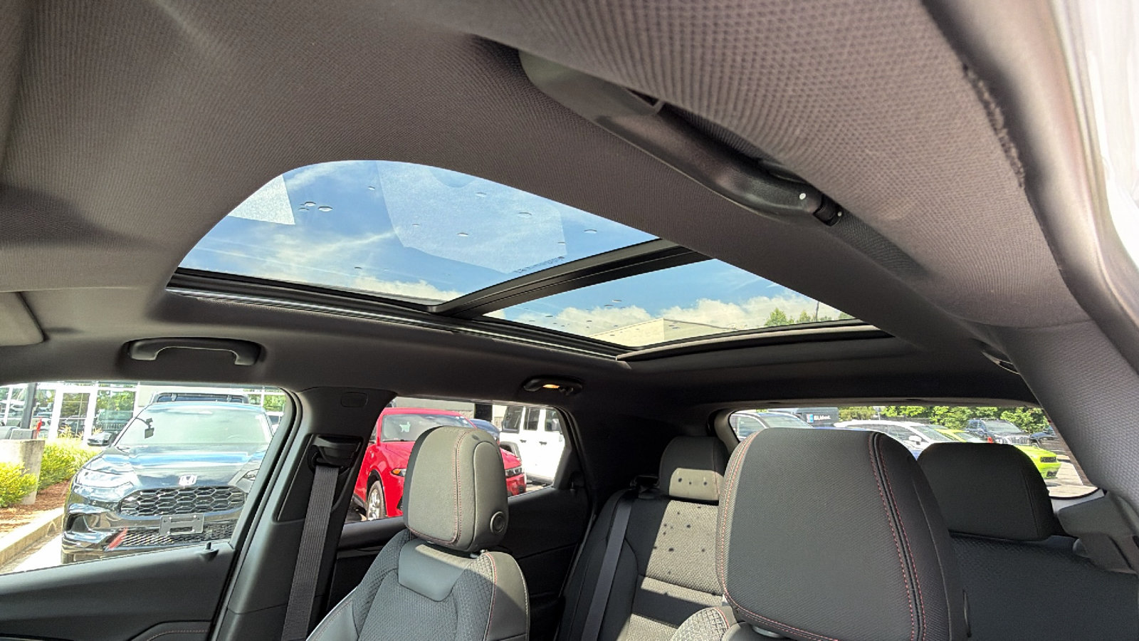 Used 2023 Chevrolet TrailBlazer RS w/ Sun and Liftgate Package FWD image 16