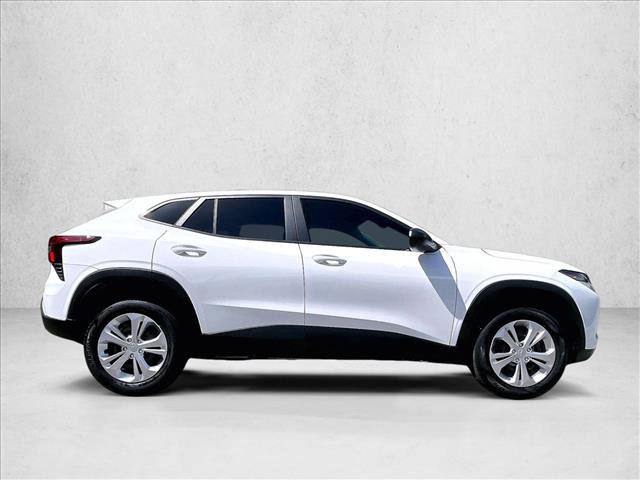 Used 2024 Chevrolet Trax LS w/ Driver Confidence Package FWD image 5