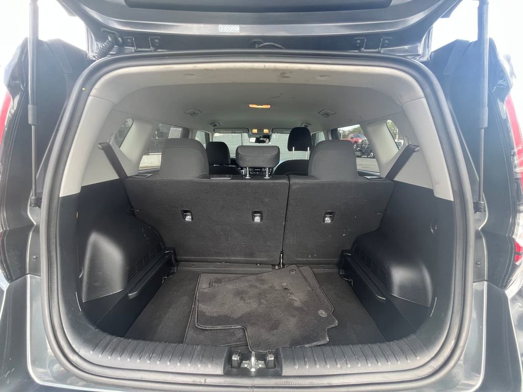 Used 2025 Kia Soul LX w/ LX Technology Package FWD image 13