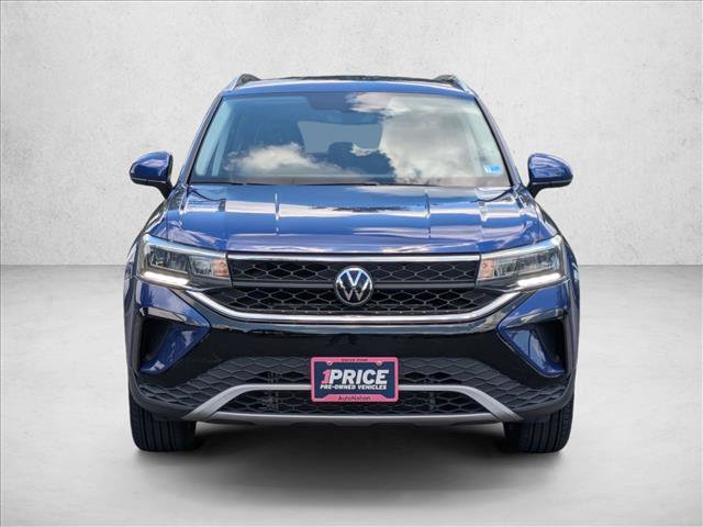 Used 2023 Volkswagen Taos SE AWD/4WD image 2
