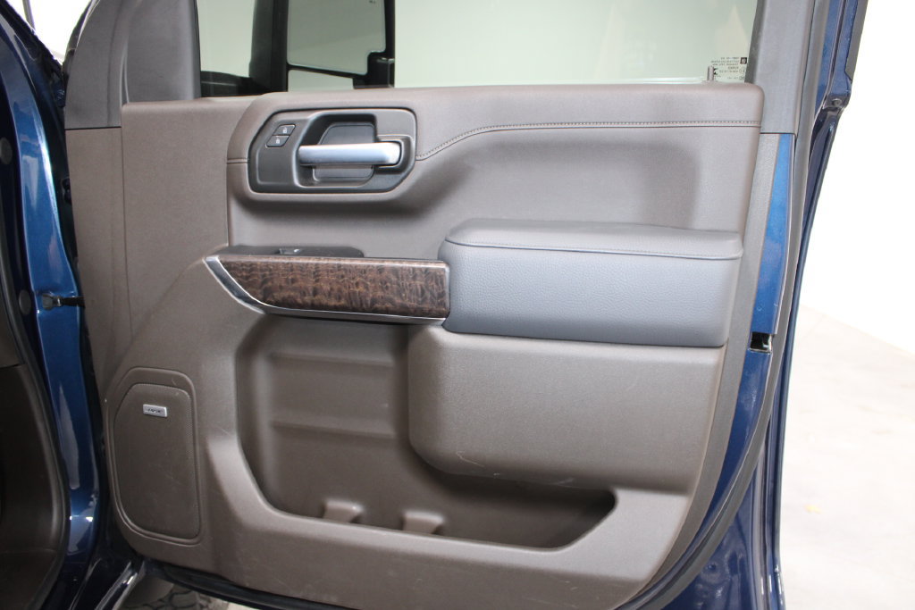 Used 2022 GMC Sierra 2500 Denali w/ Denali Ultimate Package AWD/4WD image 23