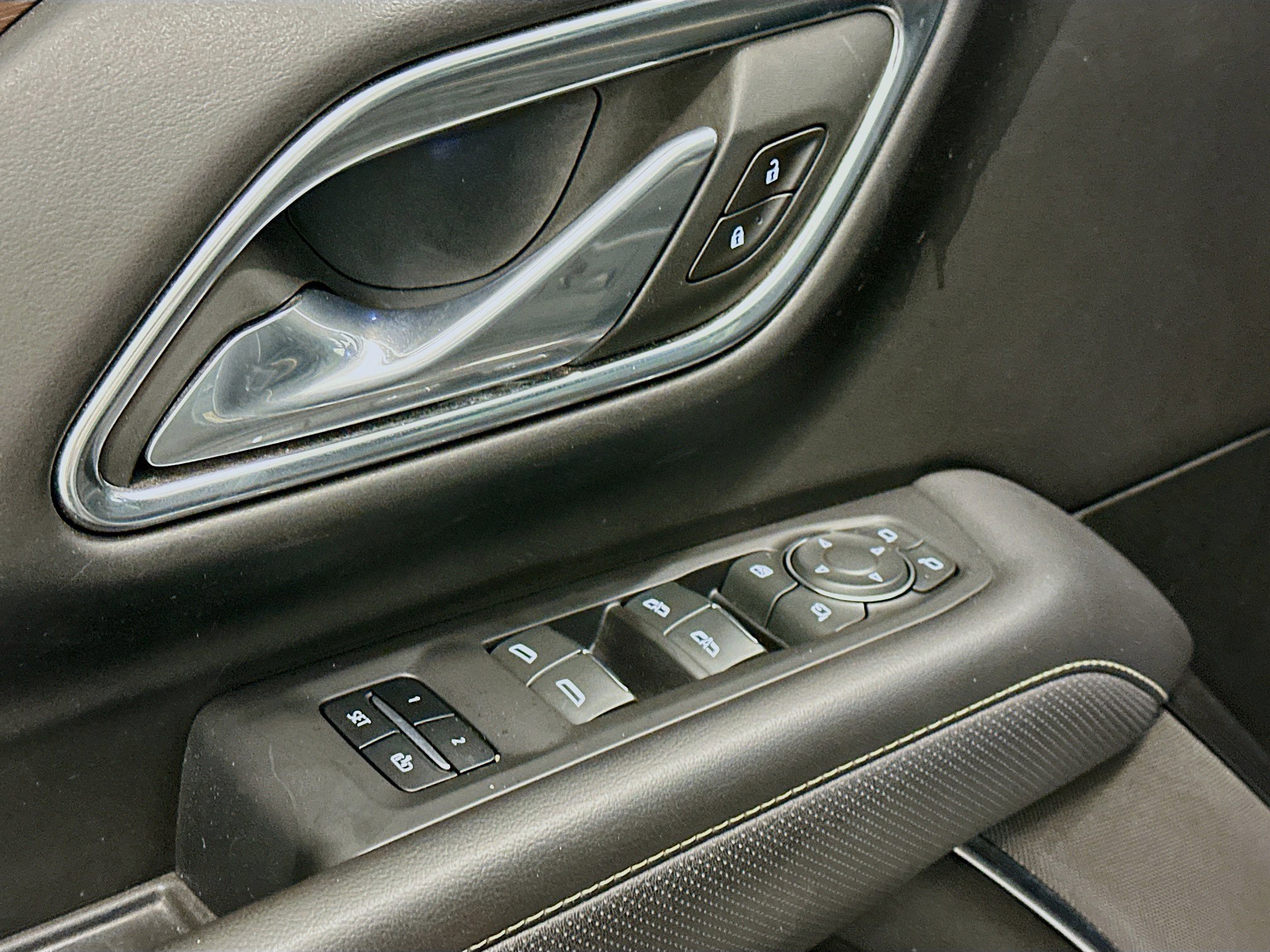 Used 2024 Chevrolet Suburban Premier image 15