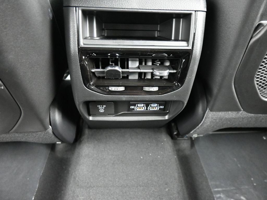 New 2025 Jeep Grand Cherokee Altitude image 14