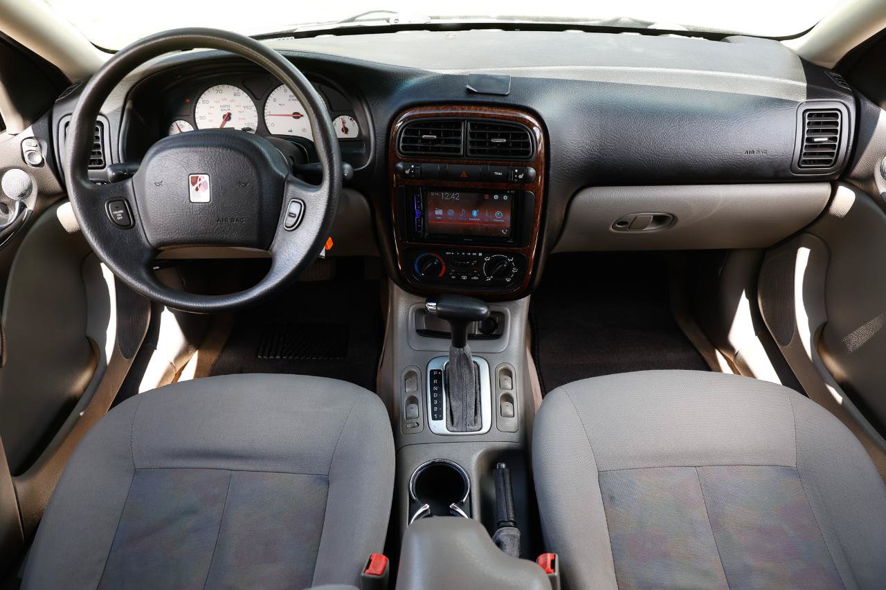 Used 2003 Saturn L-Series L200 w/ Audio Pkg I FWD image 2