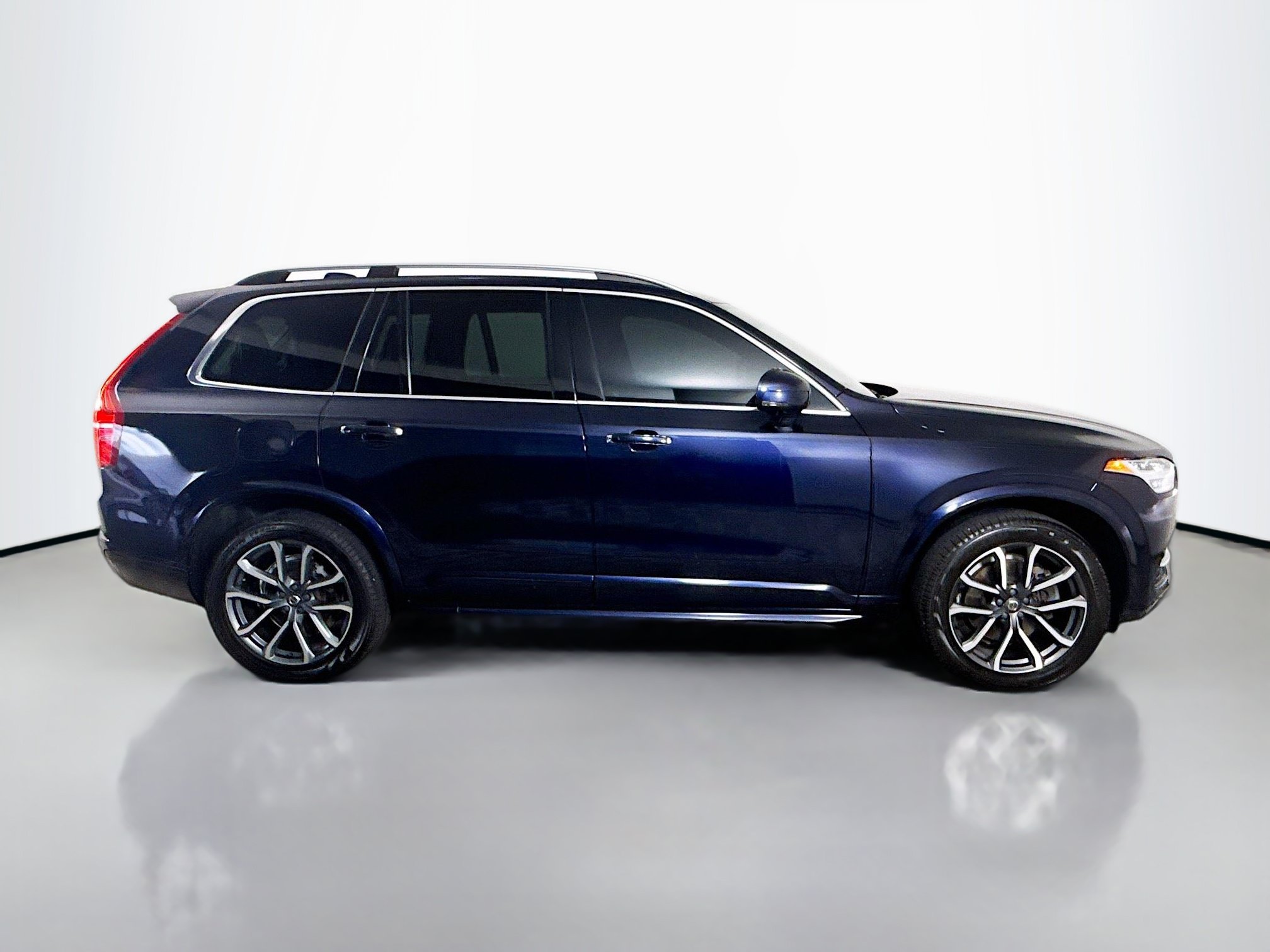 Used 2019 Volvo XC90 T5 Momentum w/ Protection Package Premier FWD image 11