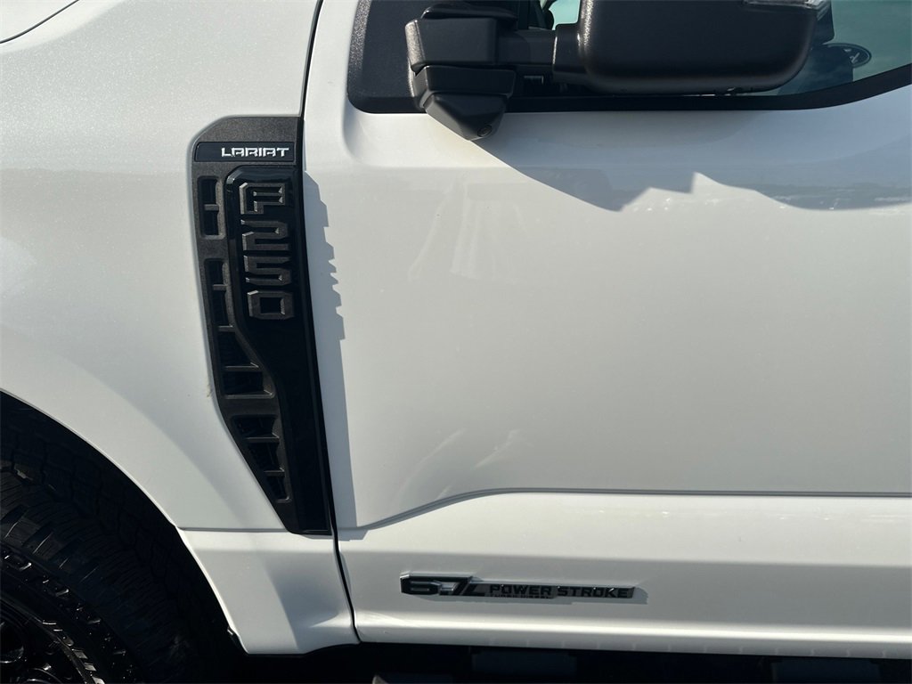 New 2026 Ford F250 Lariat w/ Black Appearance Package image 9