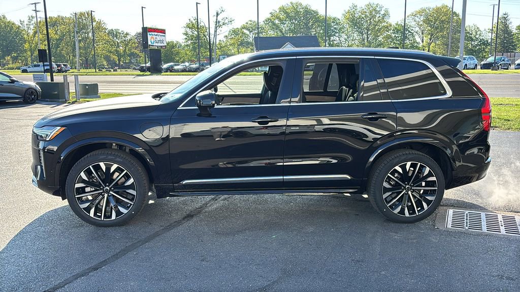 New 2026 Volvo XC90 T8 Plus AWD/4WD image 3