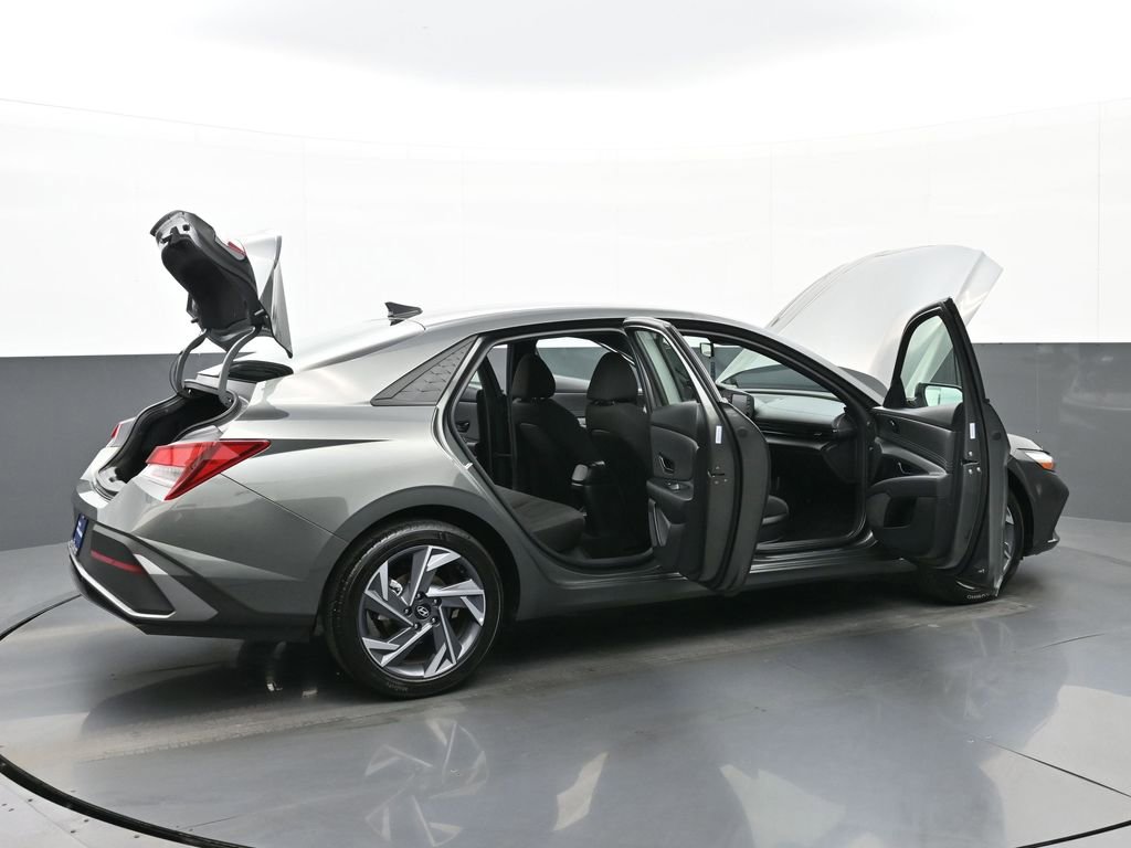 Used 2025 Hyundai Elantra Sport image 54