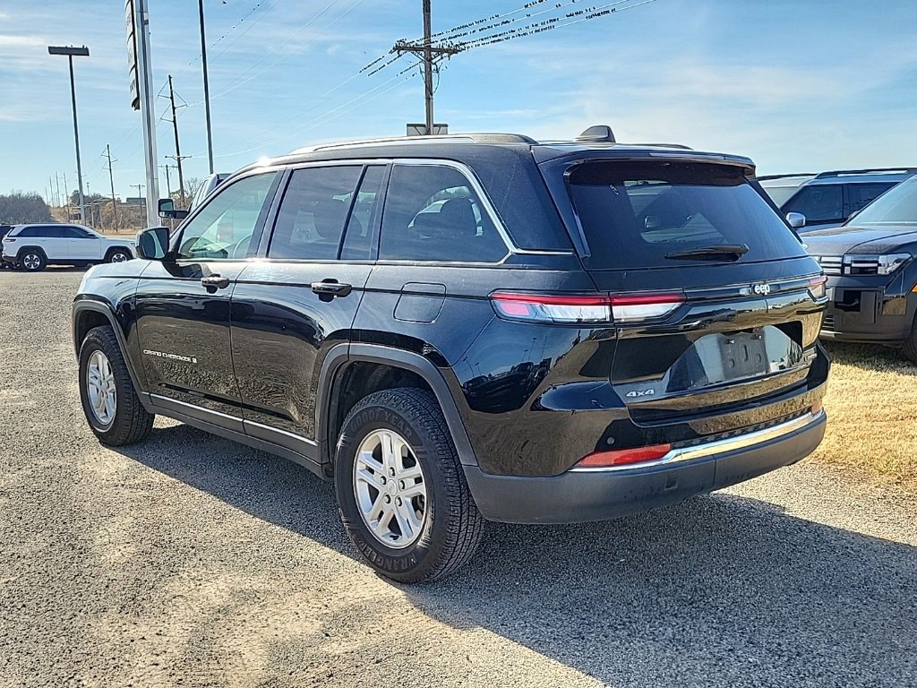 Used 2023 Jeep Grand Cherokee Laredo image 4