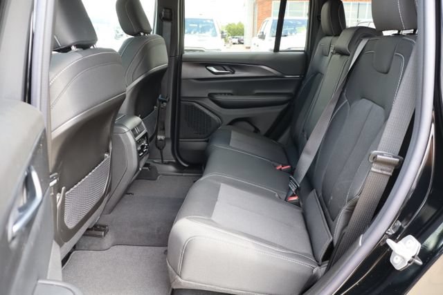 New 2026 Jeep Grand Cherokee Laredo AWD/4WD image 31