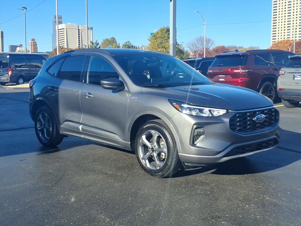 Certified 2023 Ford Escape ST-Line w/ Tech Pack #1 image 3