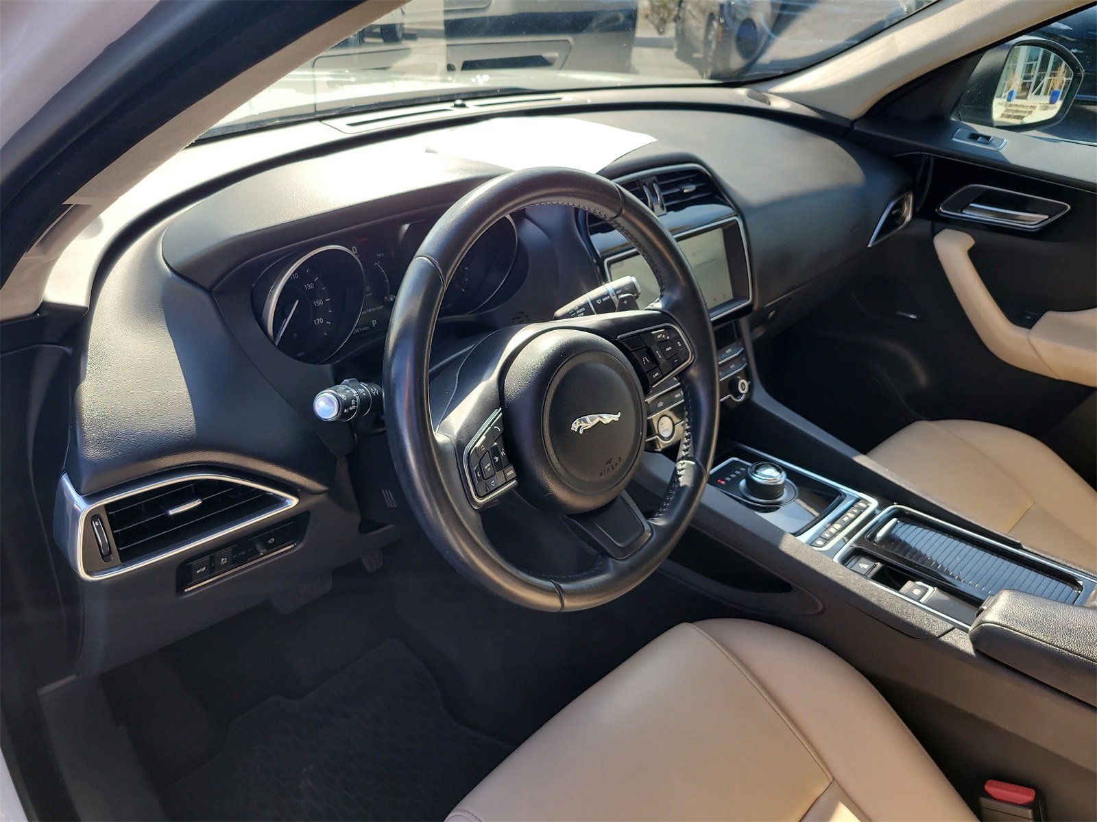 Used 2020 Jaguar F-PACE Premium image 21