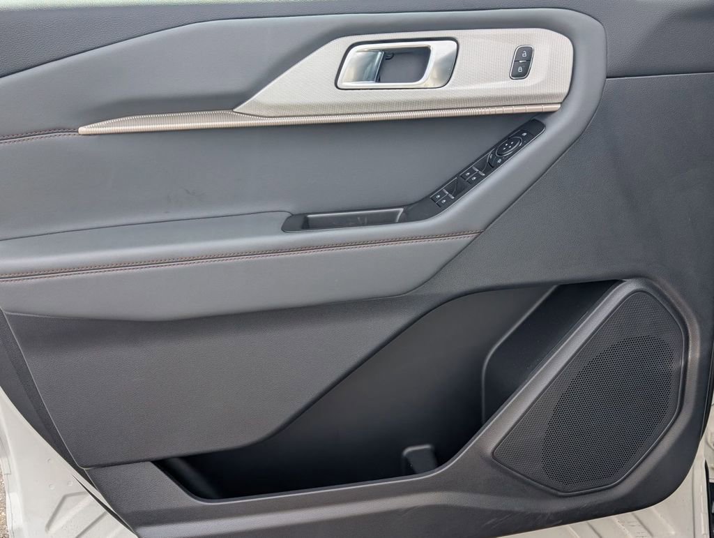 New 2025 Ford Explorer Active w/ Active Comfort Package image 26